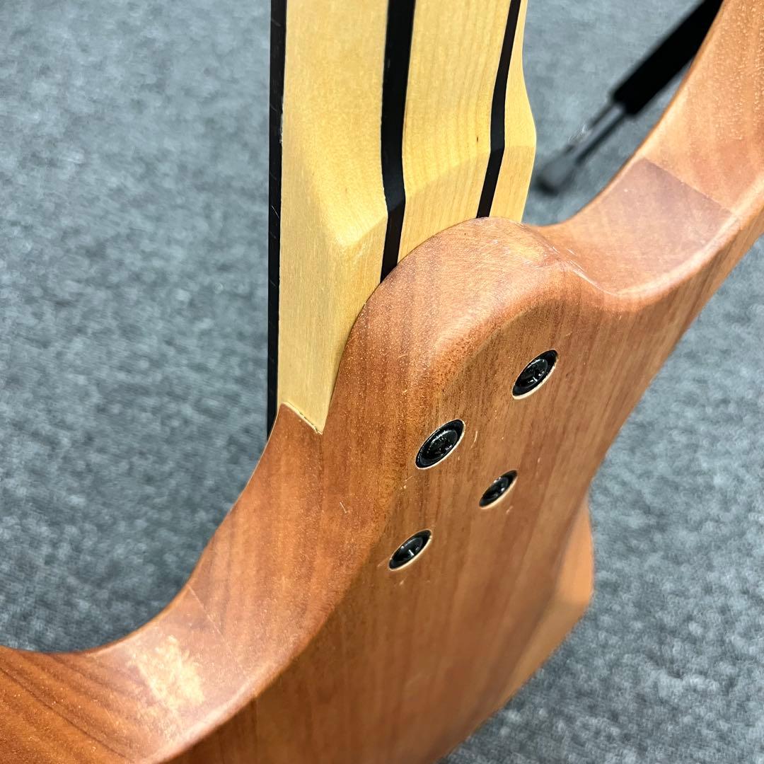 【11132】【新品】 ヘッドレスギター 汎用ケース付 ブラック✕ナチュラル