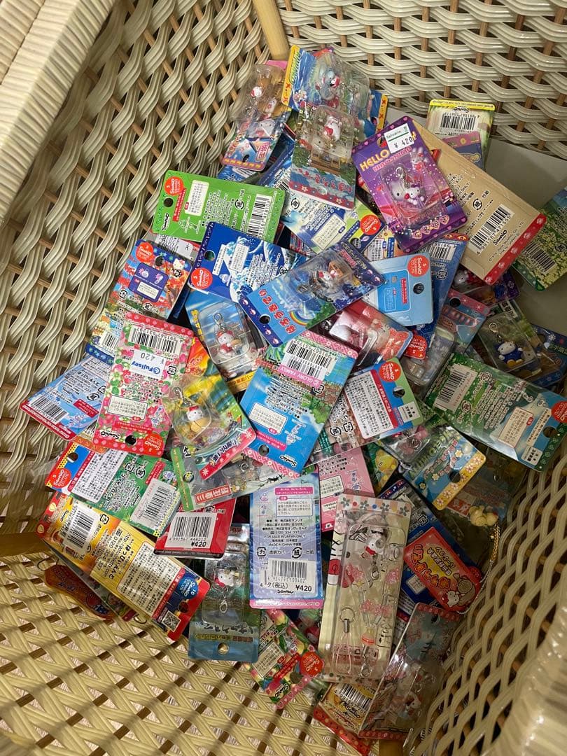ご当地ハローキティ 根付け　大量まとめ売り　ストラップ チャーム114