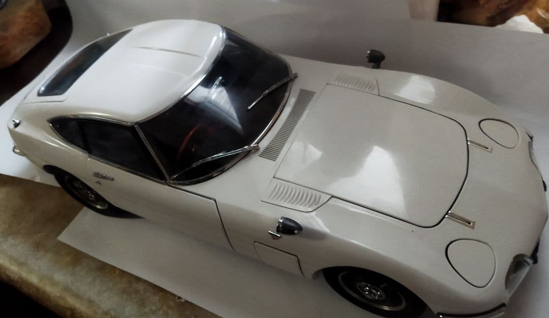 TOYOTA 2000GT 1/18スケールモデル