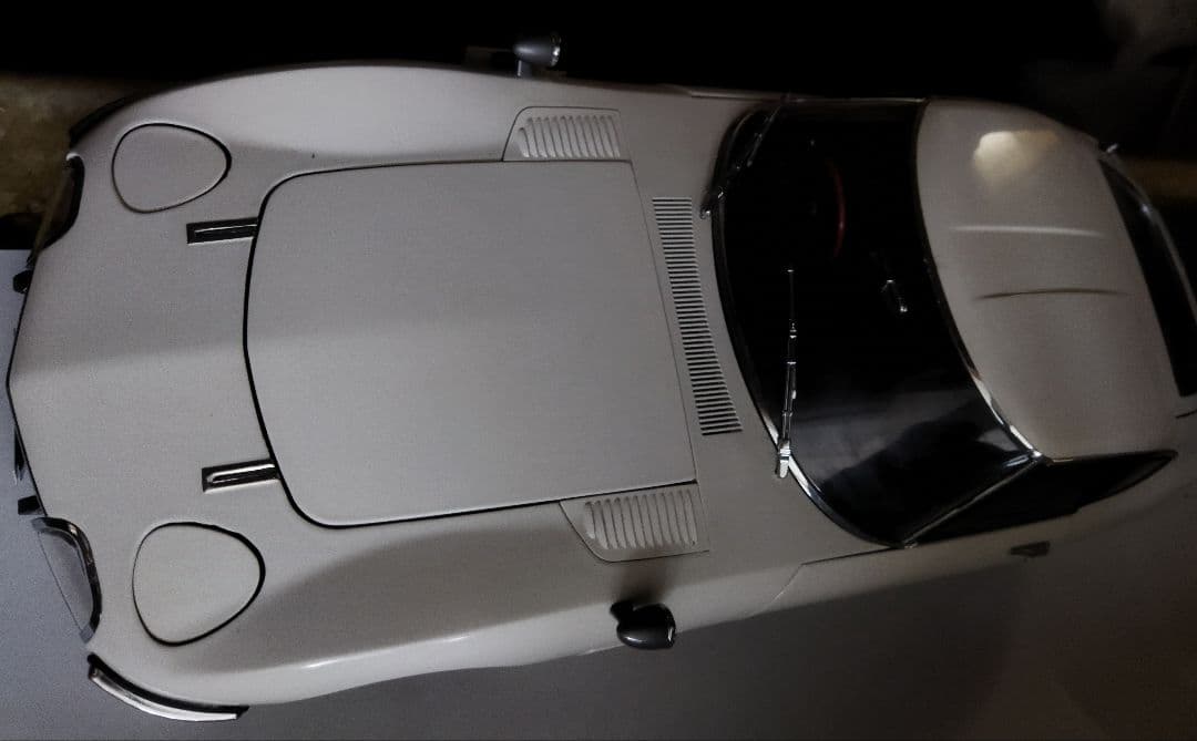 TOYOTA 2000GT 1/18スケールモデル