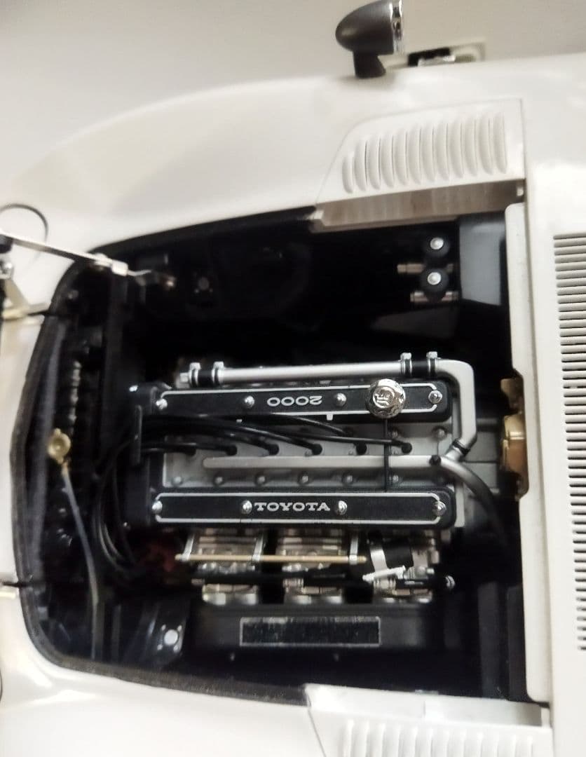 TOYOTA 2000GT 1/18スケールモデル