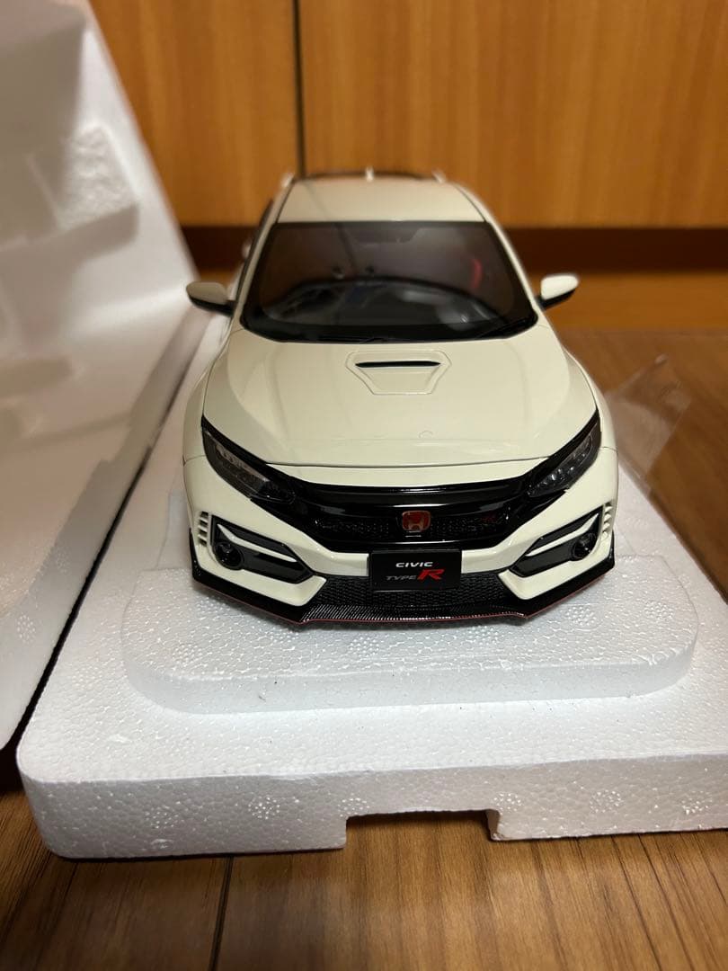 Civic Type R ホワイト ミニカー1/18