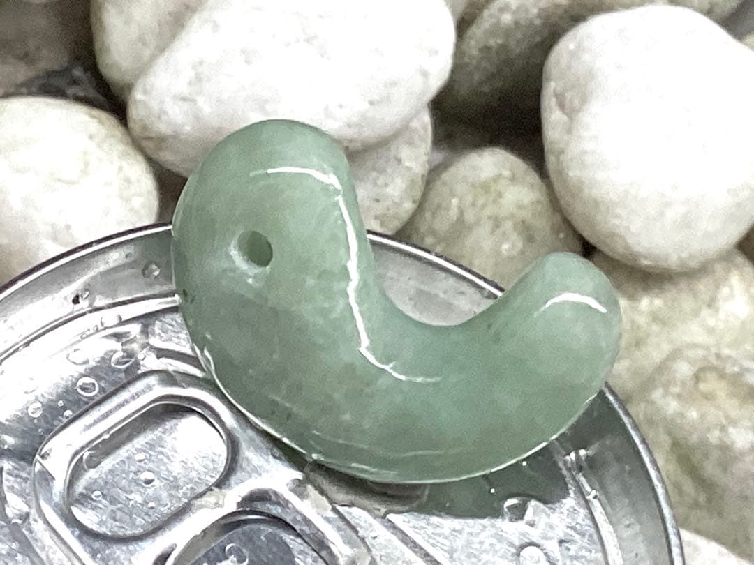 ✳摩訶不思議なパワー　糸魚川翡翠勾玉*本物硬玉　守護石をお身近に　鑑別書付本物を