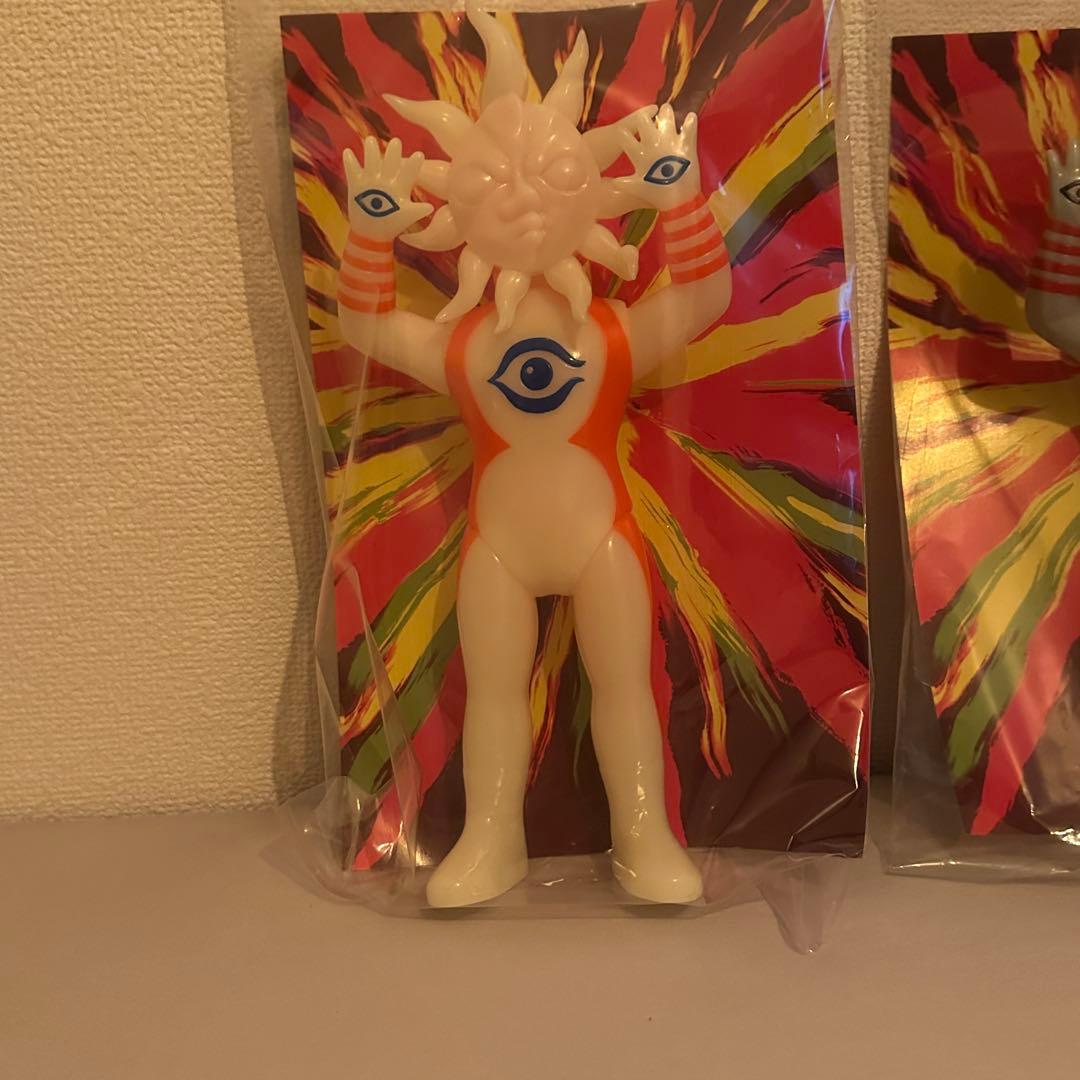 タローマン　ソフビ　通常版　蓄光版