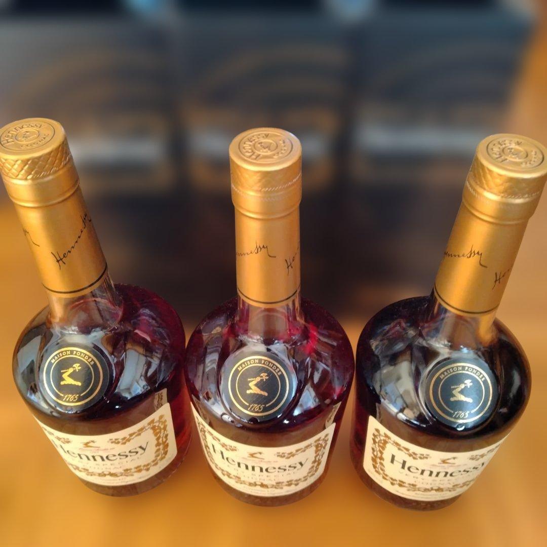Hennessy 　ベリースペシャルブランデ−3本700ml
