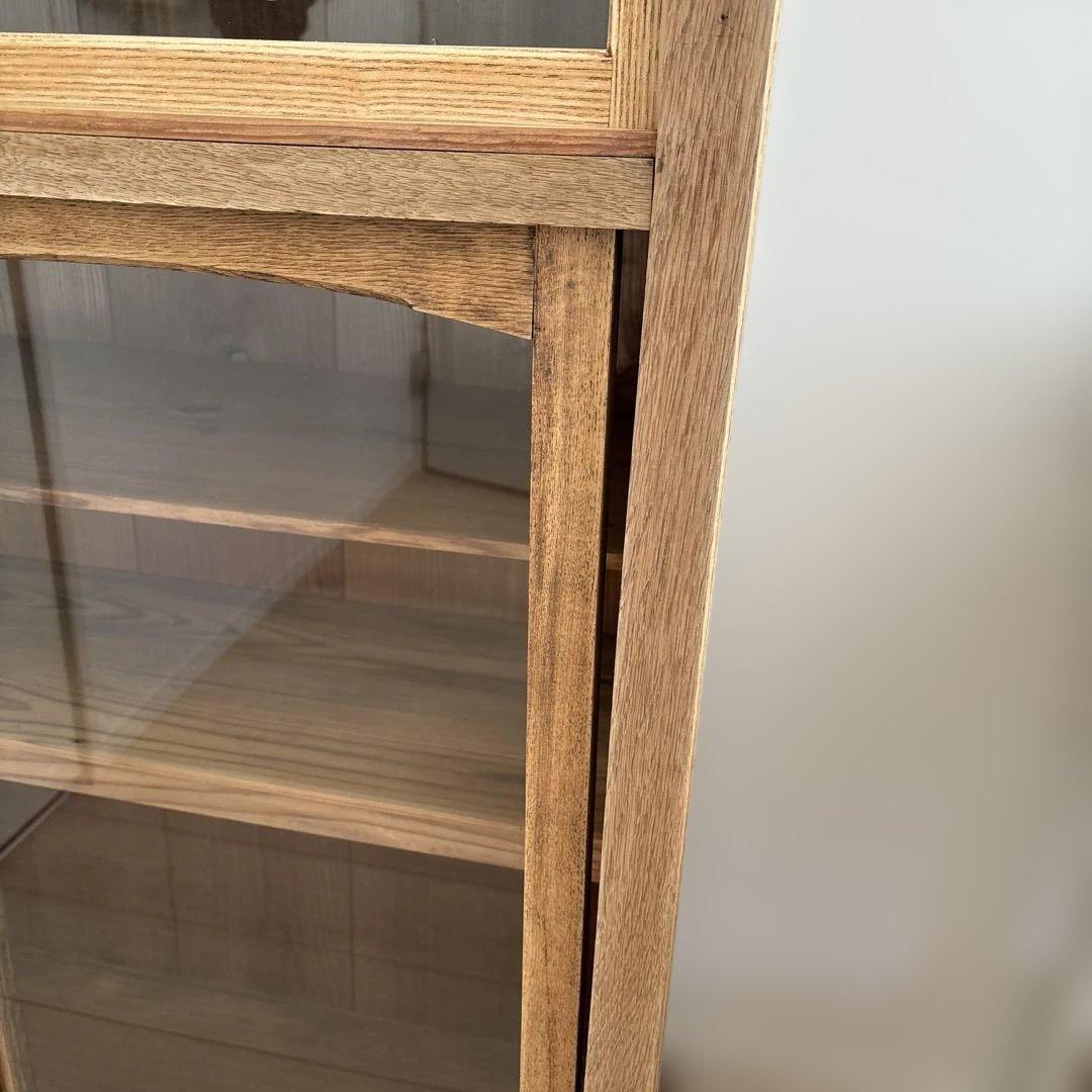 古家具　木製ガラス扉キャビネット 3段棚付き