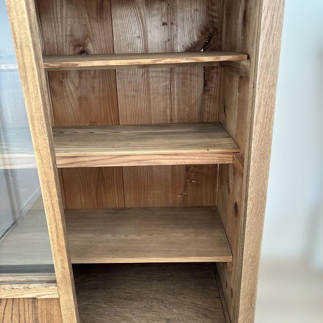 古家具　木製ガラス扉キャビネット 3段棚付き