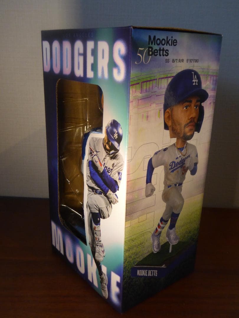 ロサンゼルス・ドジャース ムーキー・ベッツ フィギュア、ANA公式PIN付き
