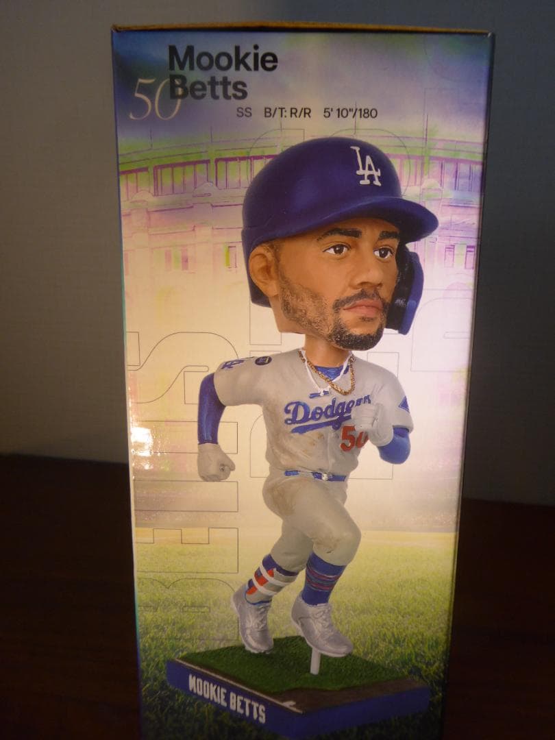 ロサンゼルス・ドジャース ムーキー・ベッツ フィギュア、ANA公式PIN付き