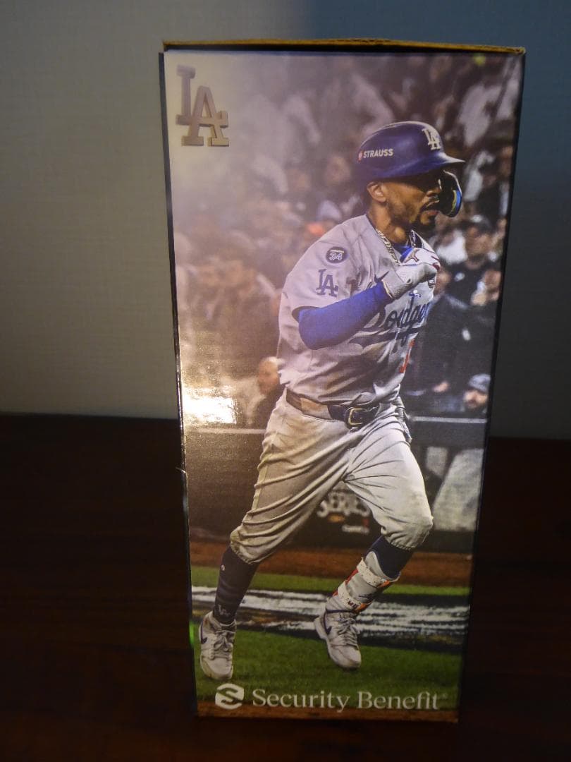 ロサンゼルス・ドジャース ムーキー・ベッツ フィギュア、ANA公式PIN付き