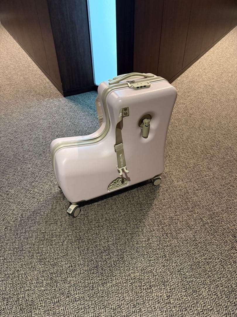 ｍｉ　美品☆キッズトラベル　子どもが乗れるキャリーケース　くすみピンク