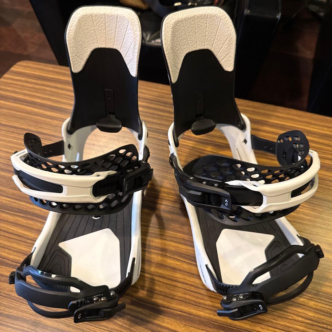 thirtytwo Phase VOLCOM ビンディング ホワイト/ブラック