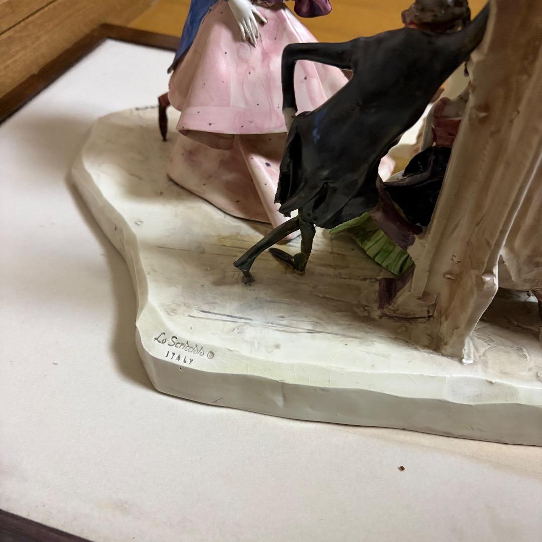 La Scuola 陶器製人形群像 世界30体限定 ガラスケース付き 「T1」