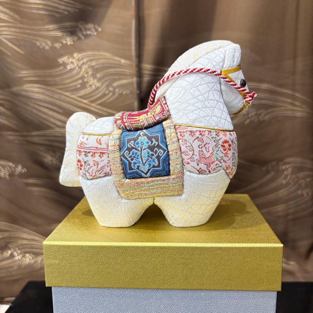 【龍村美術織物】2026年干支木目込み人形「午（うま）」箱付/八千代衿芯2