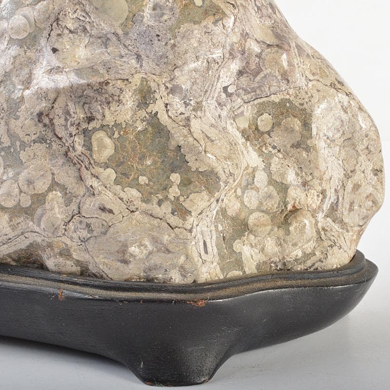 天然石　鑑賞石　梅花石　置物　重さ約2452g　唐木台付　V　R6916