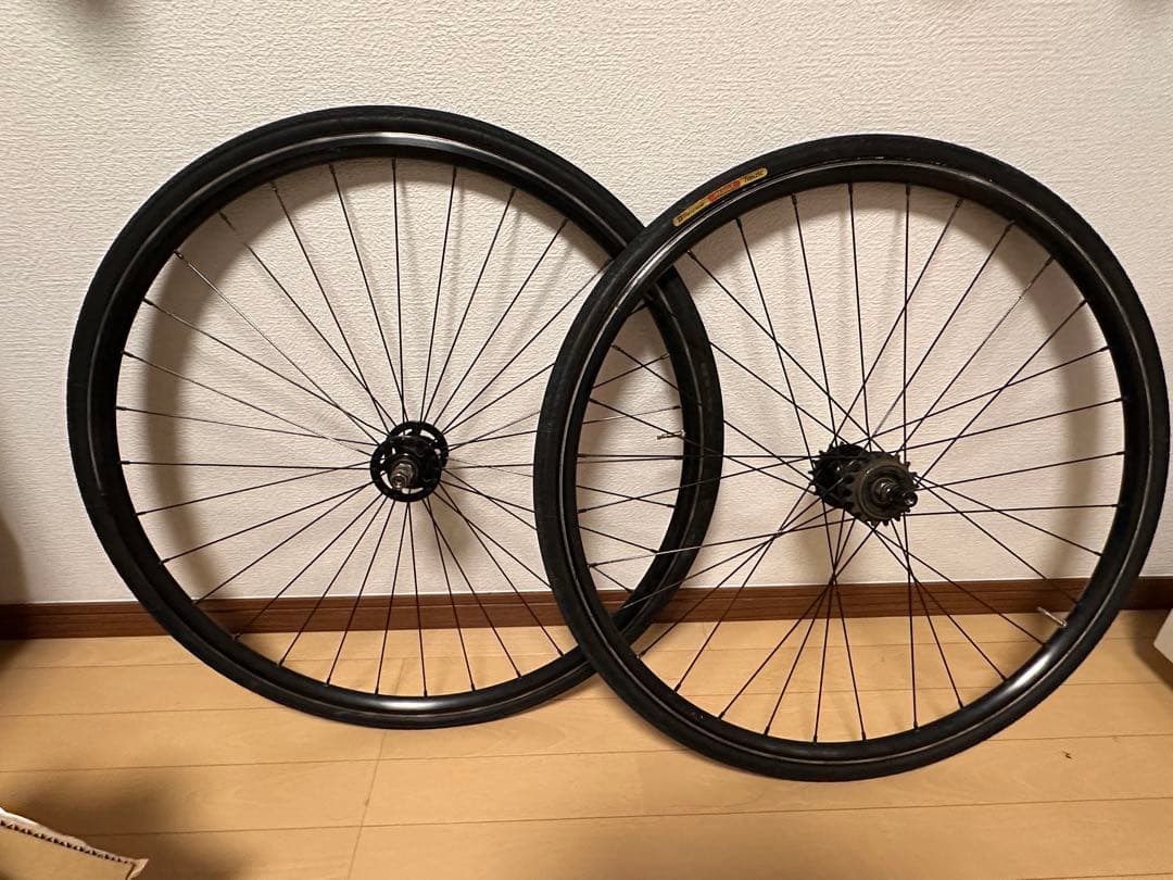 ピスト用完組ホイール　コグ、タイヤ付き