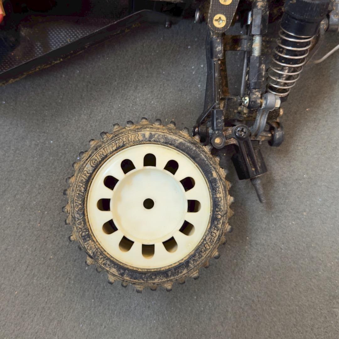 レア品 タミヤ AVENTE 1/10 2001 RCカー