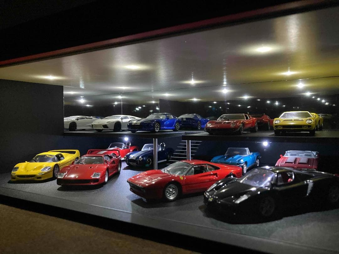 ミニカー用ジオラマ：1/43 ショールームⅢ（吹き抜けタイプ）最大展示台数18台