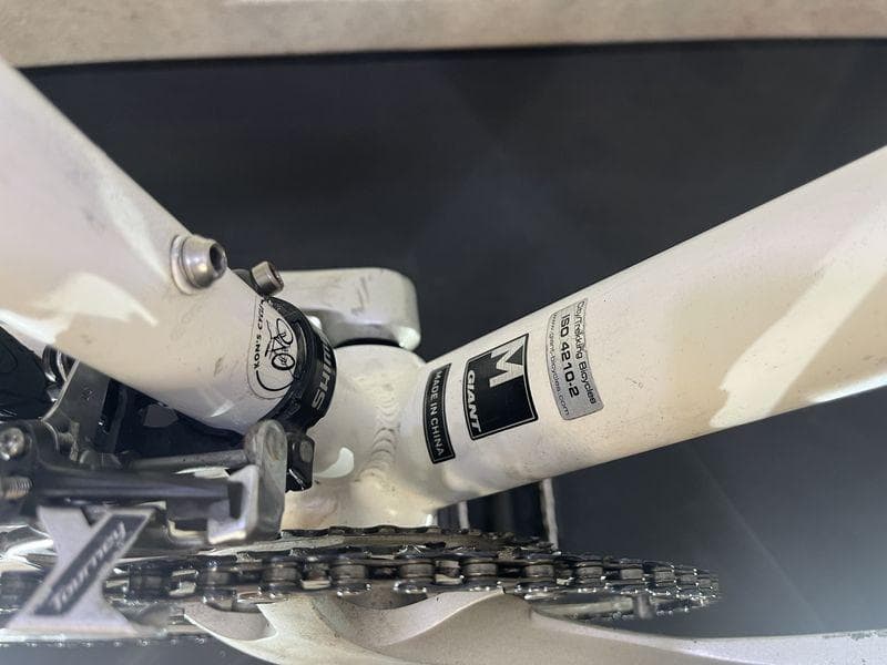 GIANT ESCAPE R3 クロスバイク sizeM　ホワイトカラー