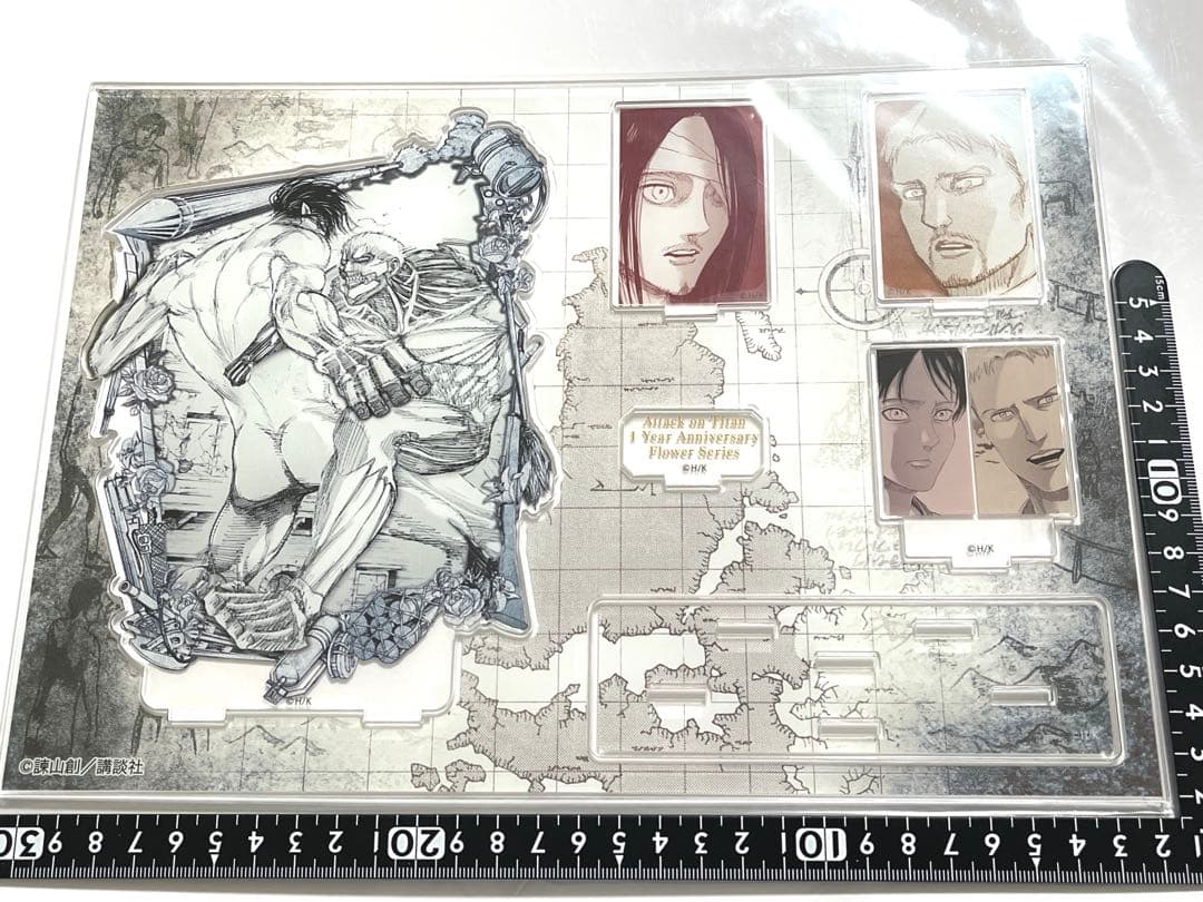 進撃の巨人 ANIQUE アクリルジオラマ　人類の戦い　エレン　ライナー