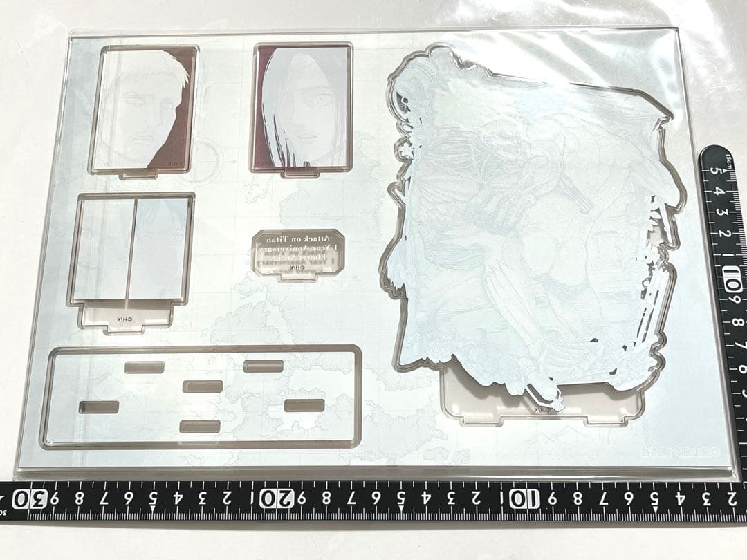 進撃の巨人 ANIQUE アクリルジオラマ　人類の戦い　エレン　ライナー