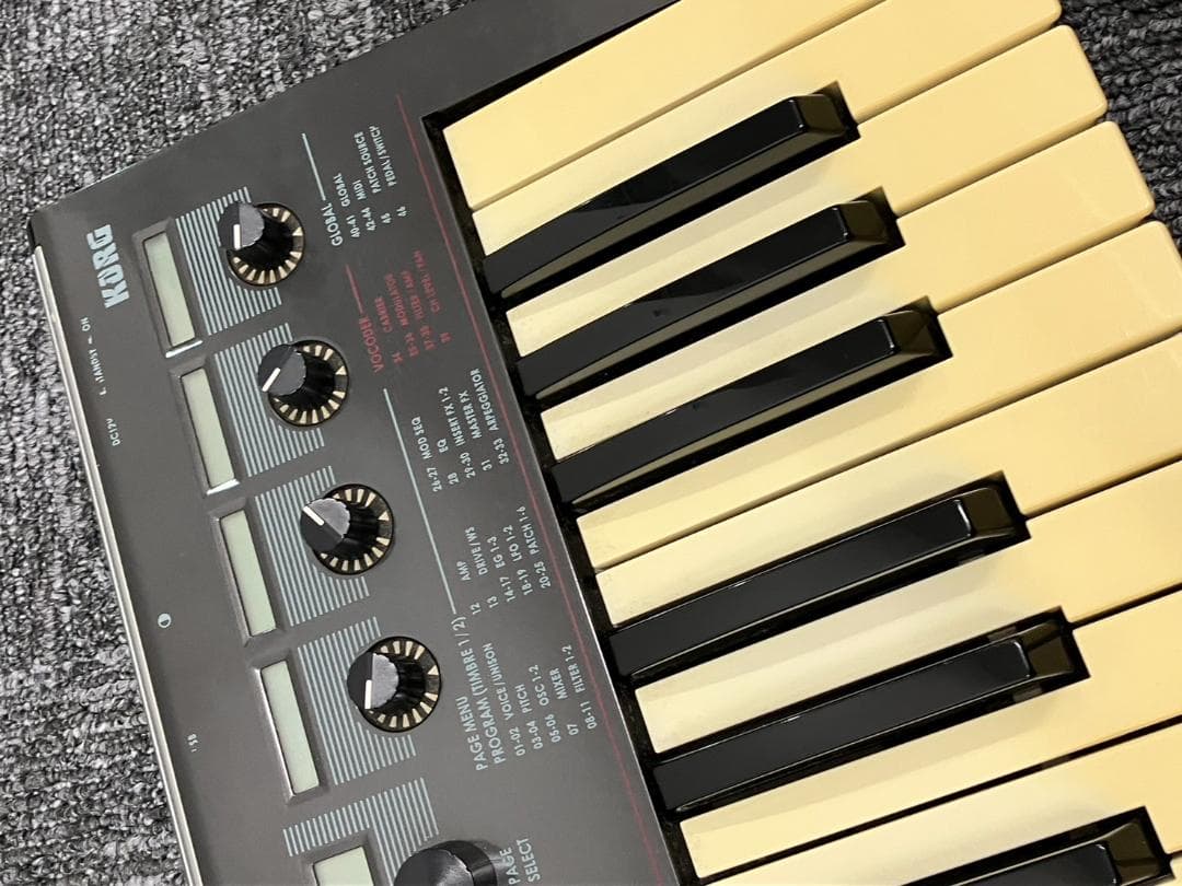 KORG コルグ　シンセサイザー　R3 キーボード