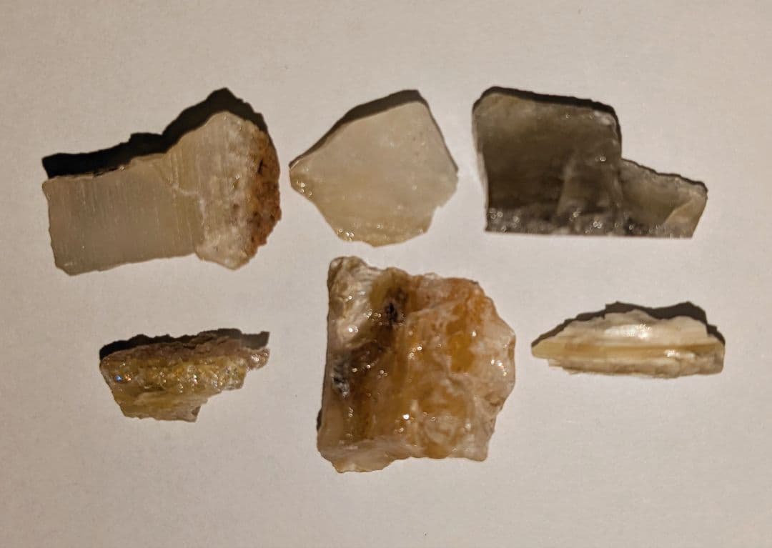 北海道産 蛍光オパール 観察キット：原石＋本「光る石 北海道石」＋紫外LED