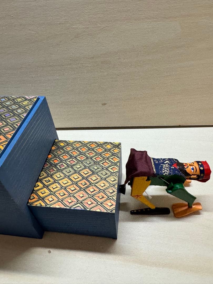 ヴェルナー　カラクリ玩具 ザイフェン　木のおもちゃ