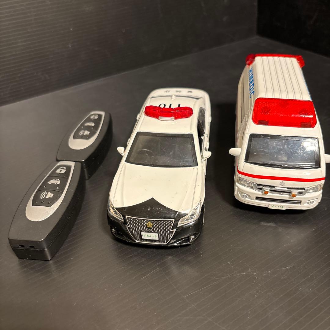 【2台セット】ピピットキー　トヨタ　ハイメディック　救急車　クラウンパトカー