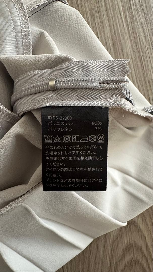 8 YARDS グレー プリーツスカート　Mサイズ