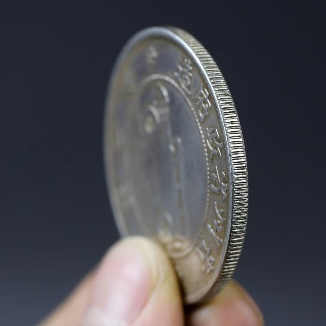 民国十七年造・貴州銀幣・自動車銀幣・七銭二分・古銭・銀製・渡来銭・大型銀貨