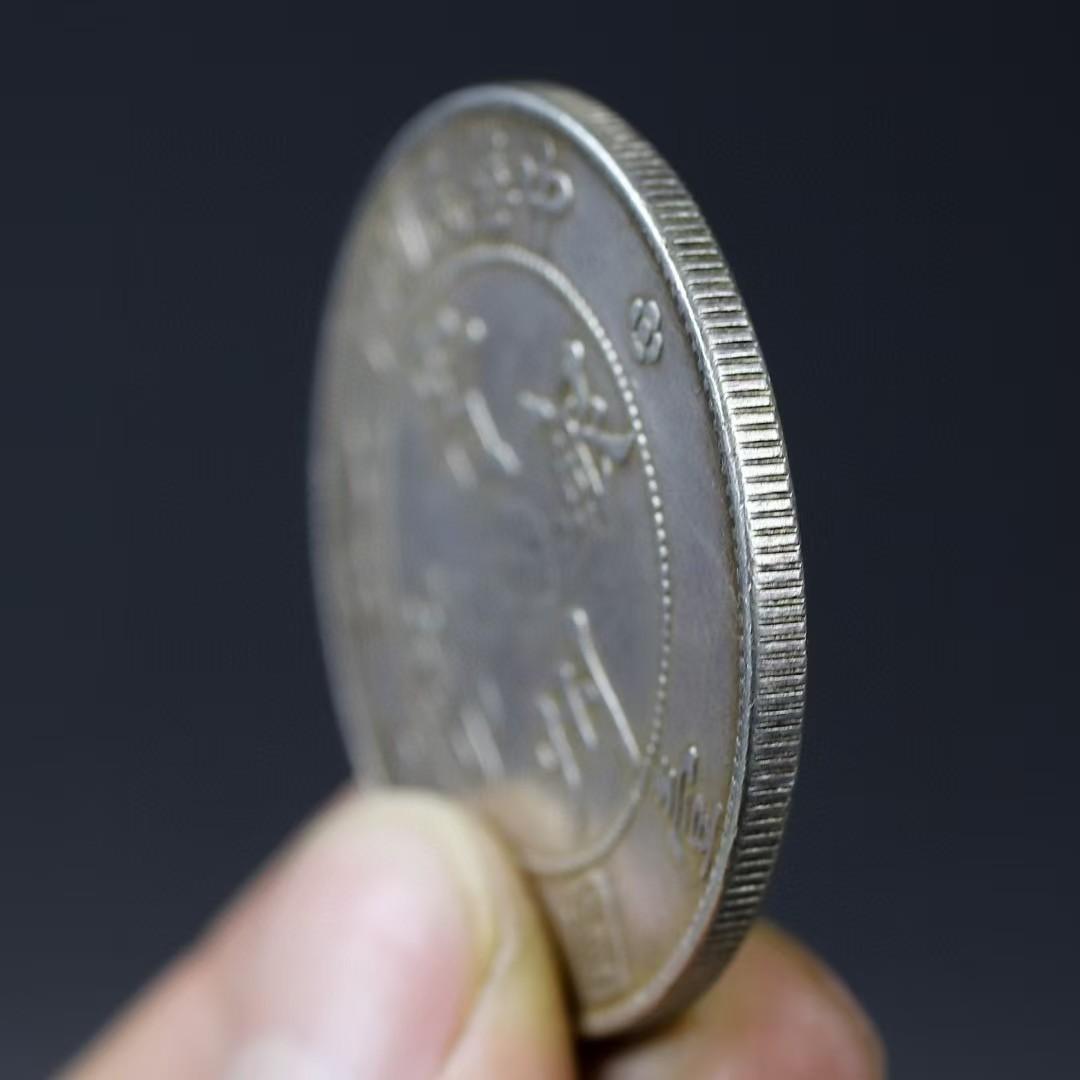 民国十七年造・貴州銀幣・自動車銀幣・七銭二分・古銭・銀製・渡来銭・大型銀貨