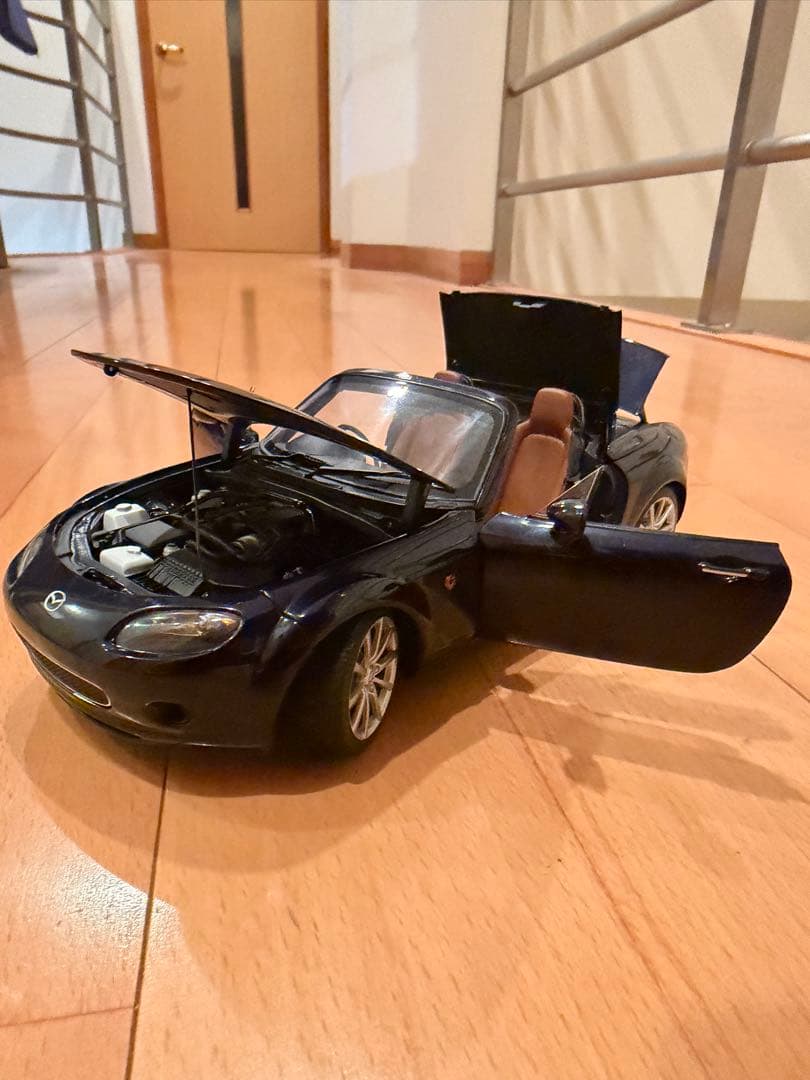 AUTOart オートアート 1/18 MAZDA MX-5 ROADSTER