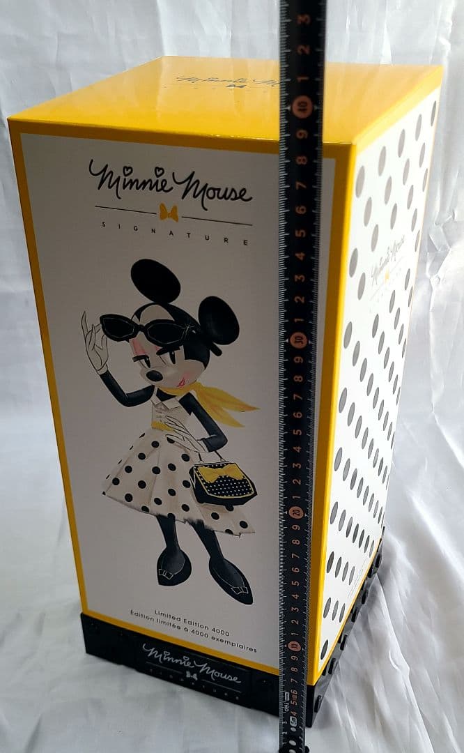 ミニーマウスシグネイチャードール Minnie Mouse Signature