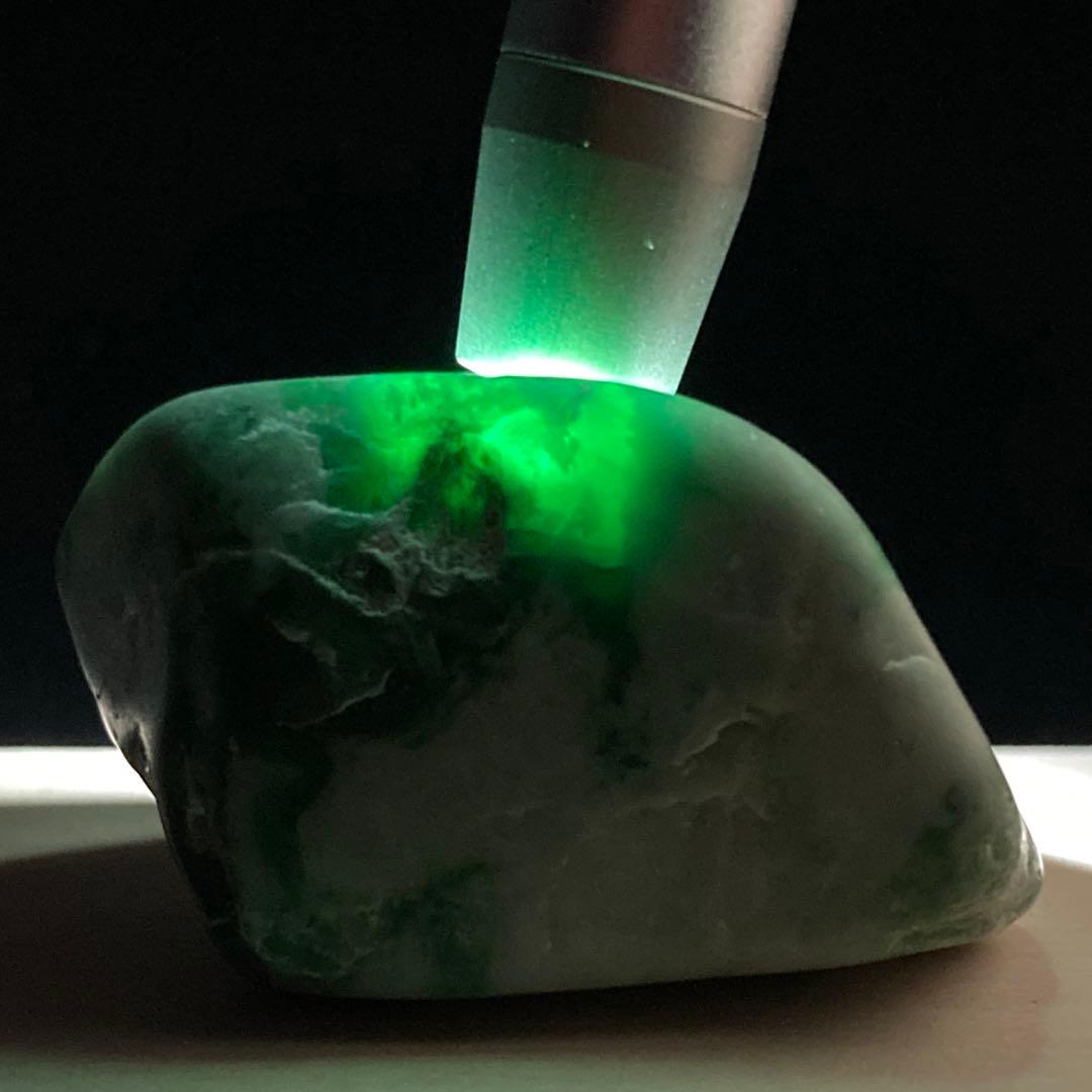 【専用の品】糸魚川翡翠　翡翠　白×ロウカン翠　翡翠輝石　原石　55.2ｇ