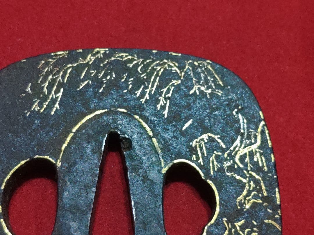 撫角形鍔　金象嵌耳　柳・笹柄　線象嵌　武具　ツバ　かわいい鍔　つば　鉄製　刀装具