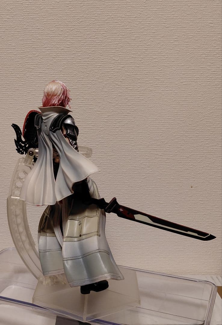 ファイナルファンタジー　フィギュア　ライトニング　プレイアーツ