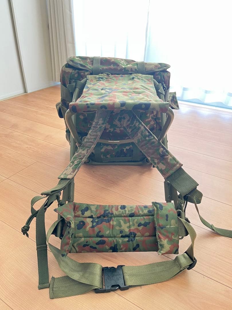 陸自迷彩バックパック 折りたたみチェア付き