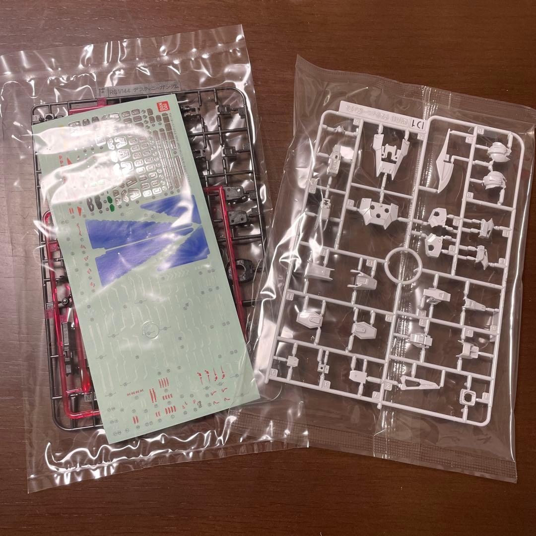 ガンダム プラモデル DESTINY GUNDAM 光の翼 BANDAI