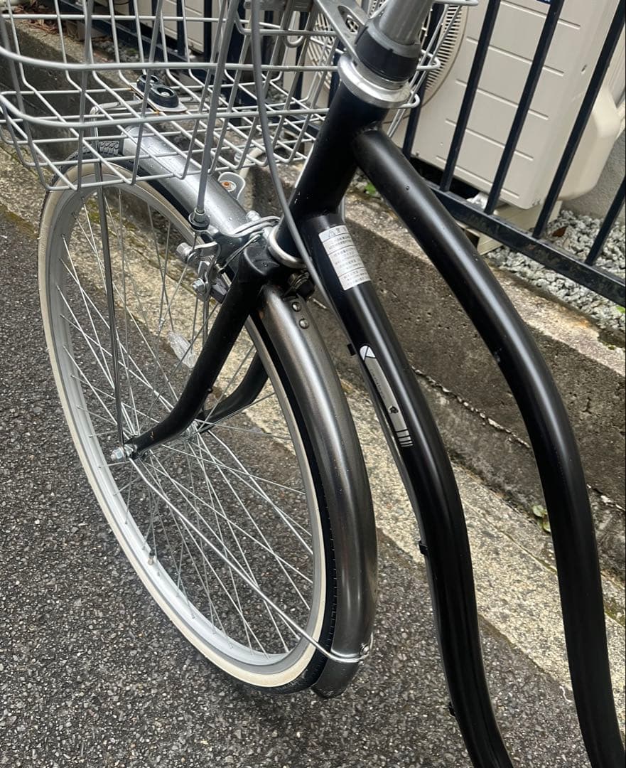 新車購入から使用少なめ　27インチ　自転車　ママチャリ　大阪　発送不可