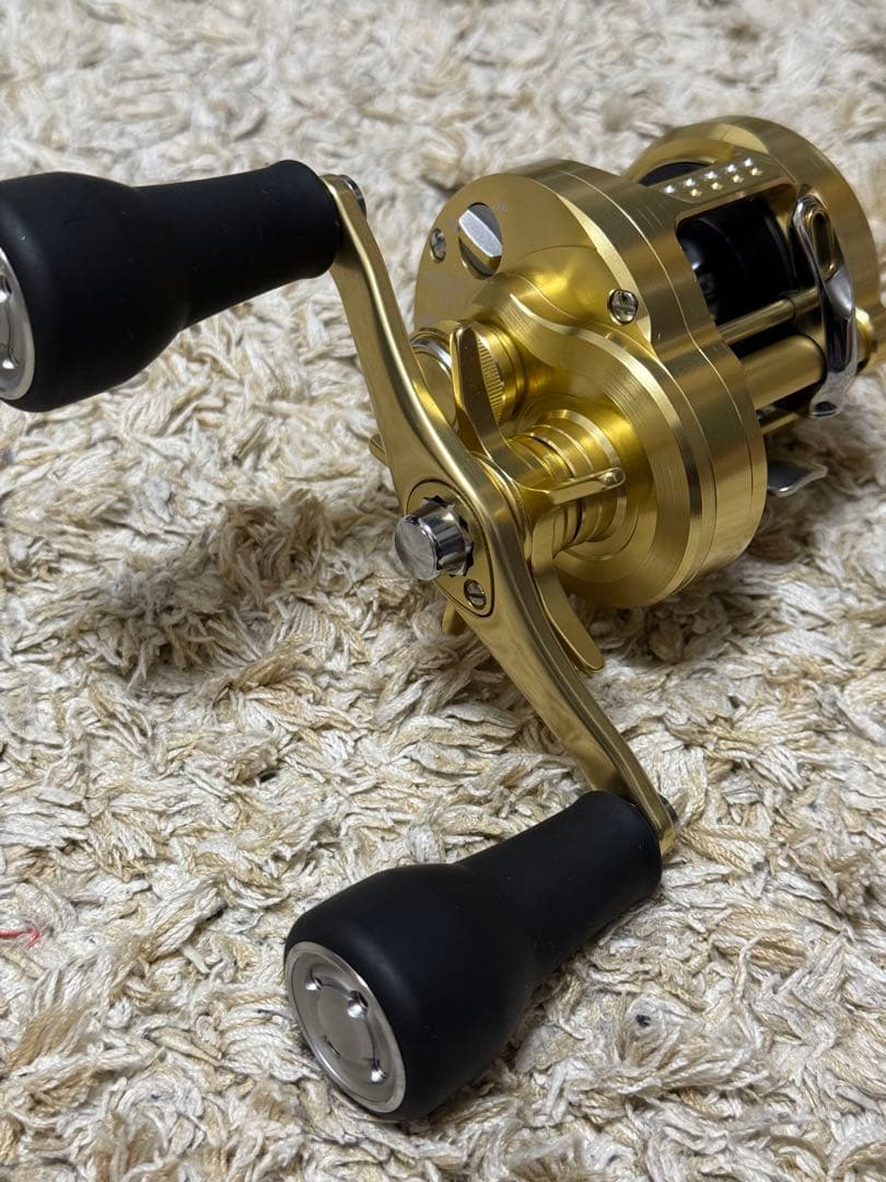 美品　23 カルカッタコンクエストMD 300XGLH 右巻き シマノ