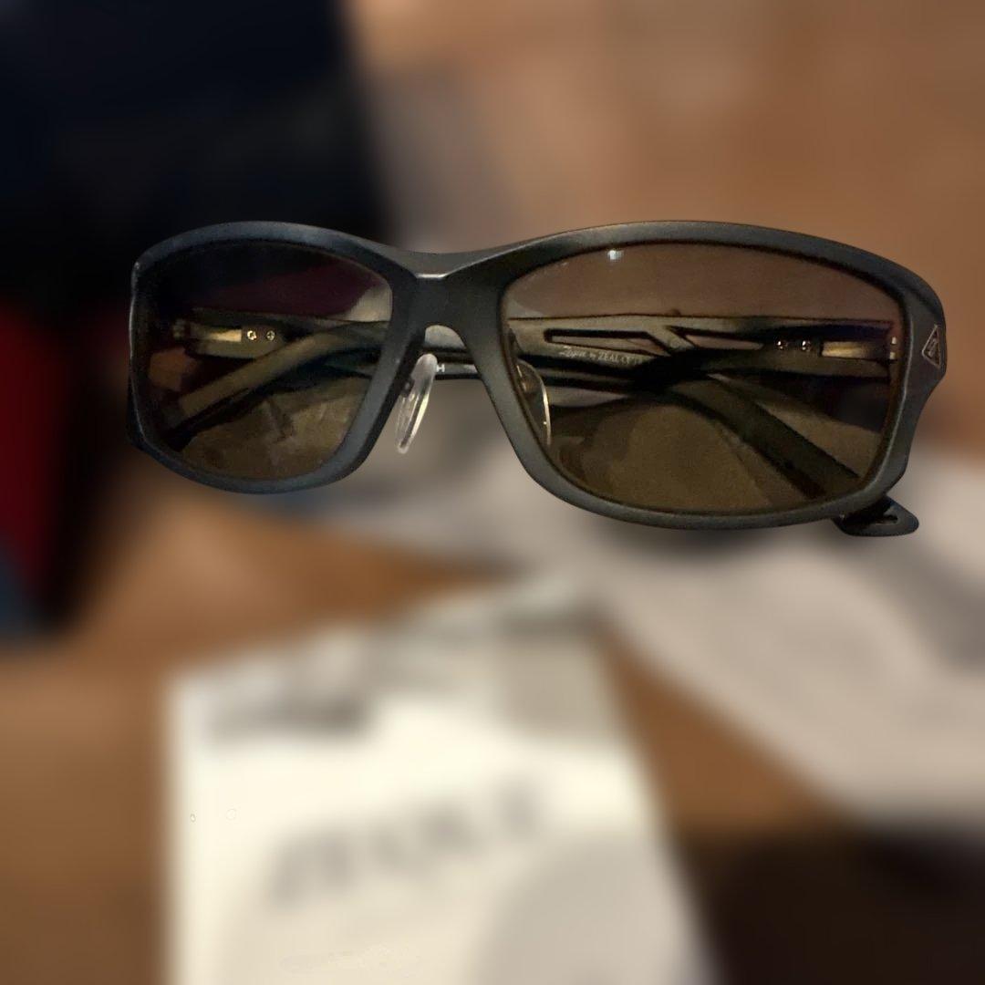 定番人気モデル　ゼクーZEQUEステルス マットブラックF-1920 サングラス