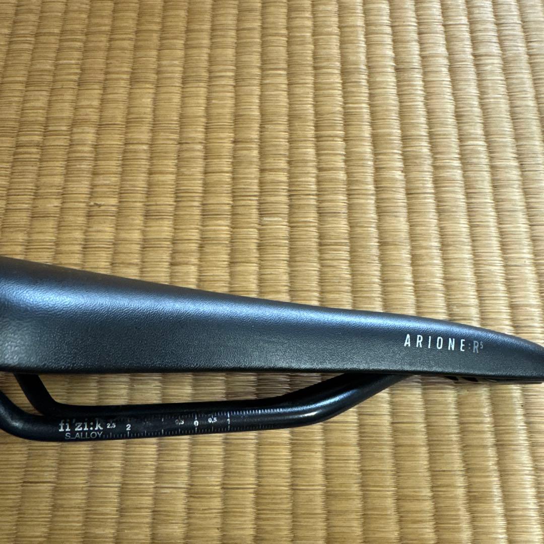 fizik ARIONE R5 オープンサドル