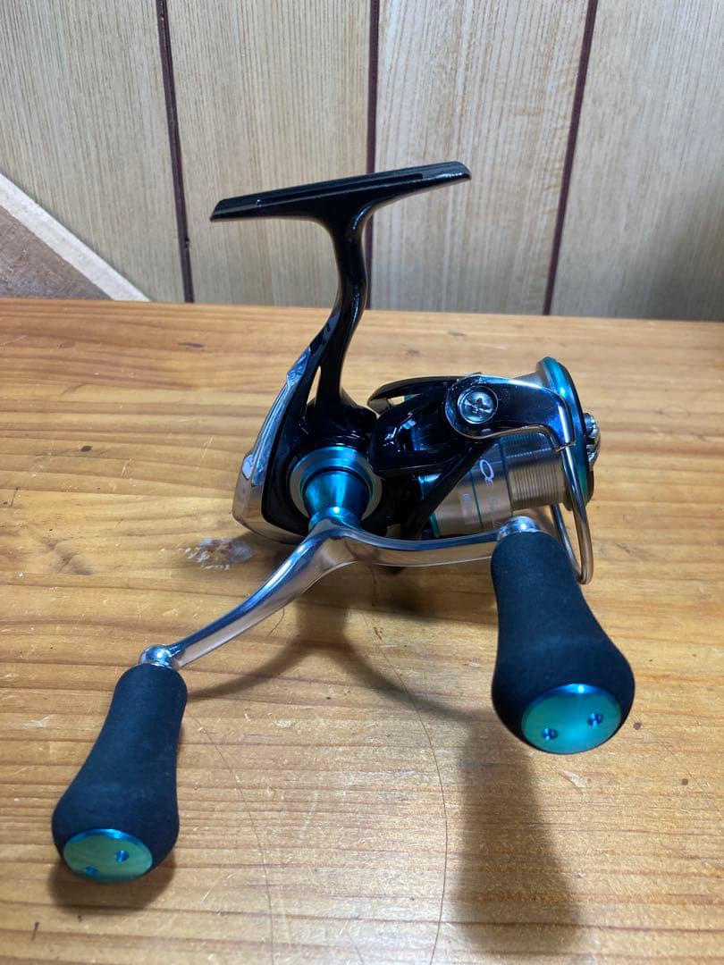 美品　Daiwa Emeraldas LT2500S-DH スピニングリール