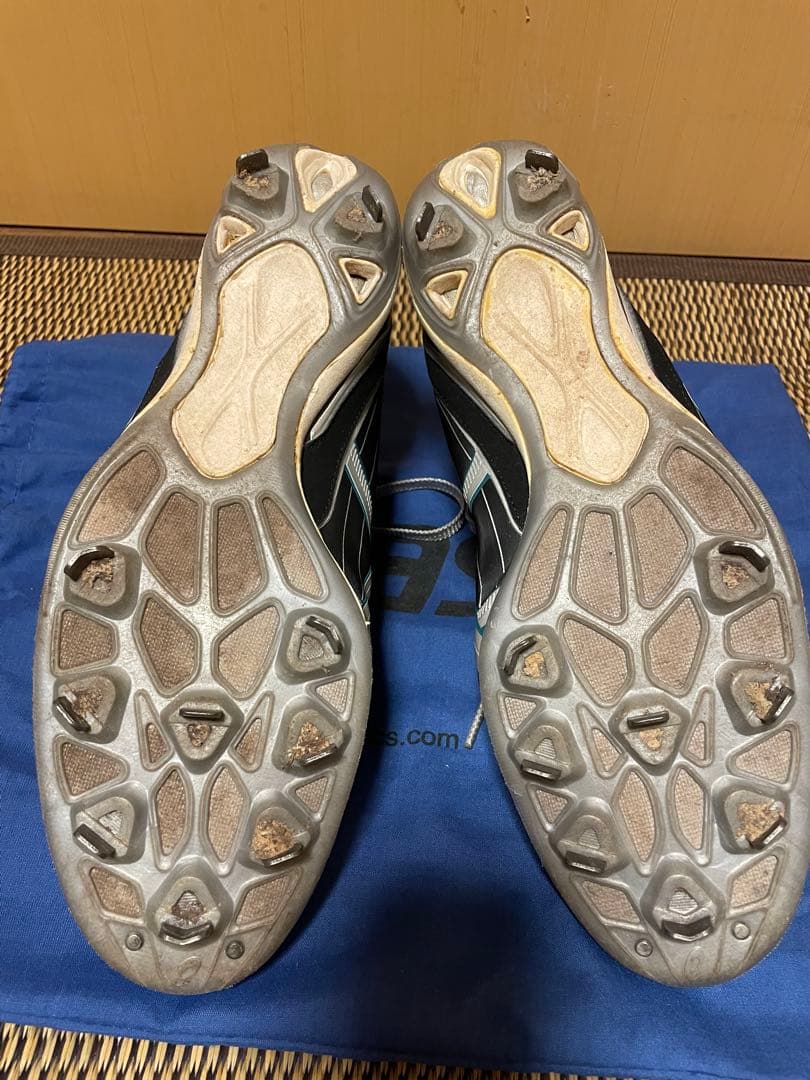 イチロー　2010年　マリナーズホーム公式戦実使用直筆サイン入りスパイク