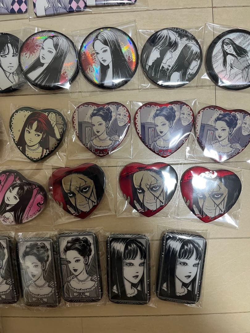 【正規品】バラ売り可能　富江　ホログラム　ラメ入り　オーロラ　バッジ