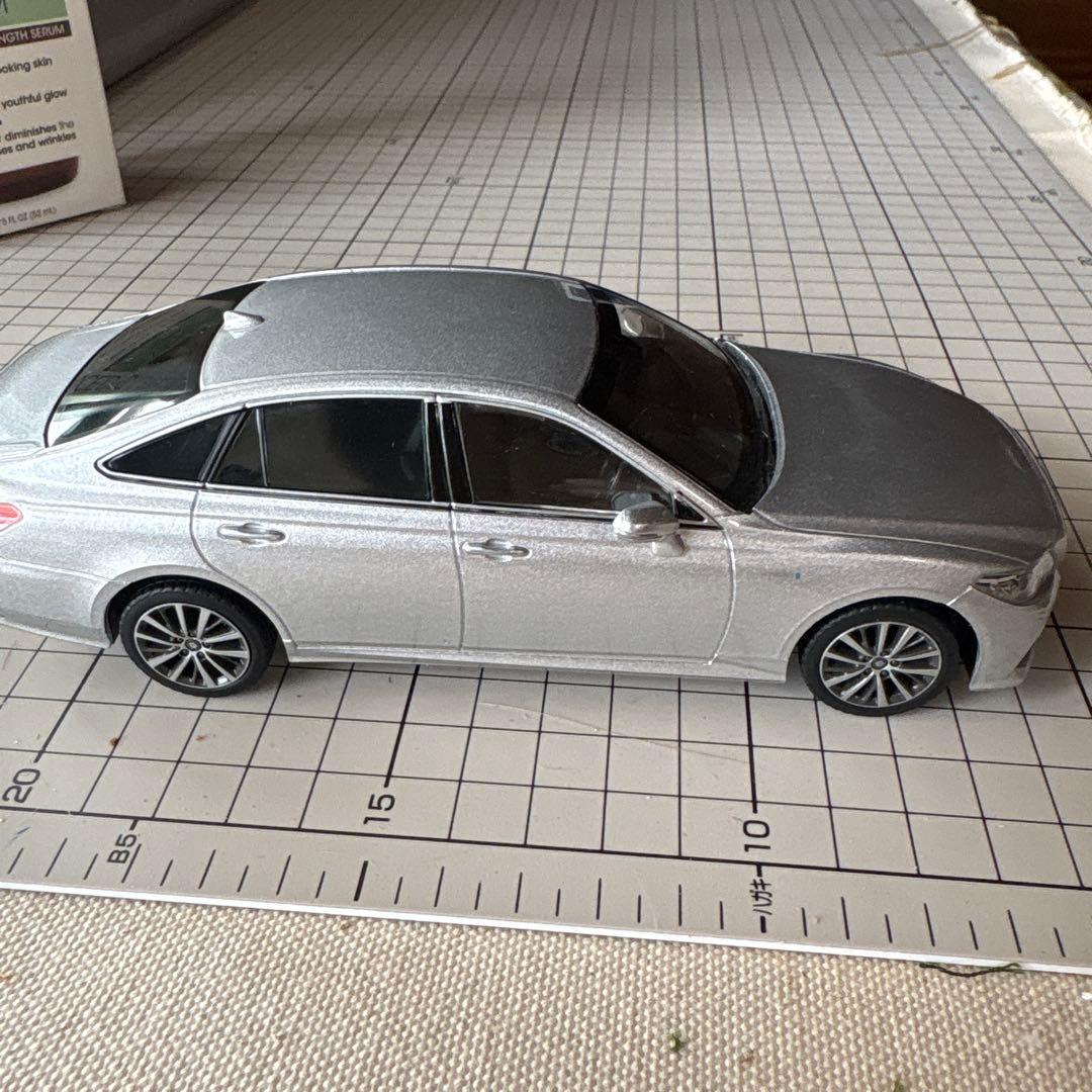 CROWN シルバー ミニカー セダン