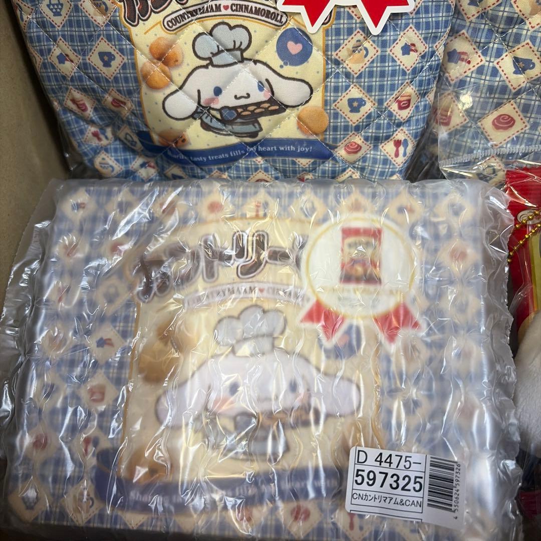 カントリーマアム サンリオシナモロール4点セット　マスコットキーチェーン