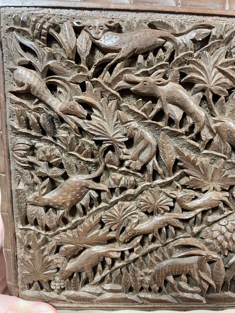 ヤギ　インド　アニマル　カシミール　伝統工芸品　ウォルナット　木製彫刻　ボックス