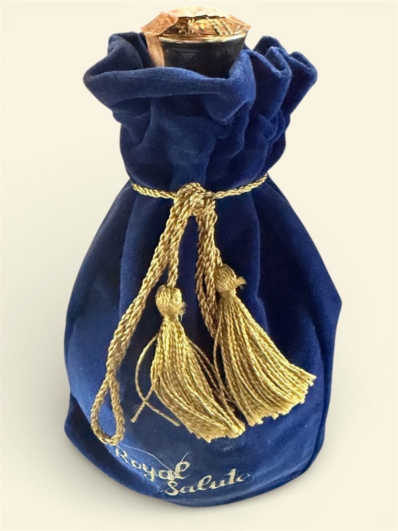 未開封ロイヤルサルート21年　青陶器　巾着付き　スコッチ　古酒 箱入り